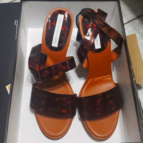 NWOB Diane Von Furstenberg Patent Leather Tortuous Wedges - Picture 2 of 7